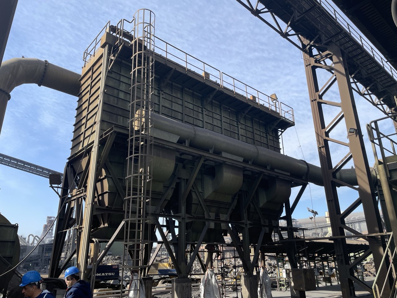 Mega dust collector system with high efficiency fan.